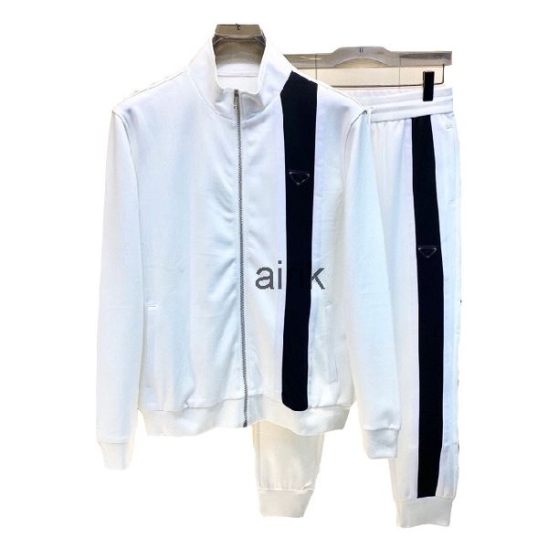 21ss autumn luxury designer tracksuit triangle metal badge letter tracksuits men fashion sweatsuit training mens zipper stripe sport, Gray
21ss autumn luxury designer tracksuit triangle metal badge letter tracksuits men fashion sweatsuit training mens zipper stripe sport, Gray