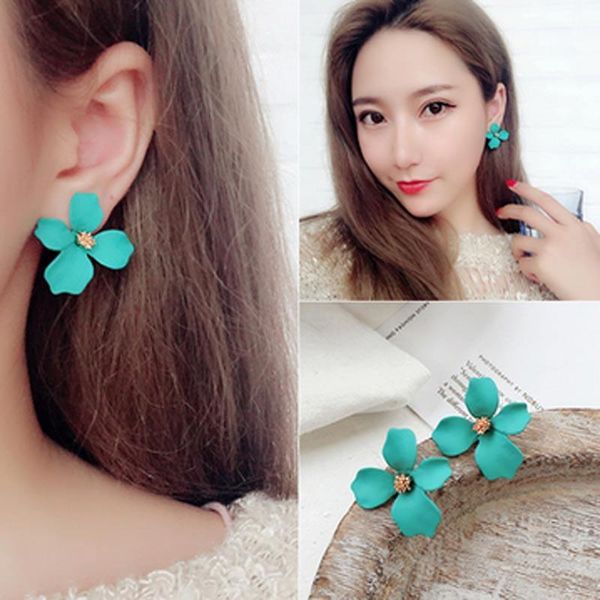 stud flower earrings korean version of the personality wild female ornaments, Golden;silver
stud flower earrings korean version of the personality wild female ornaments, Golden;silver