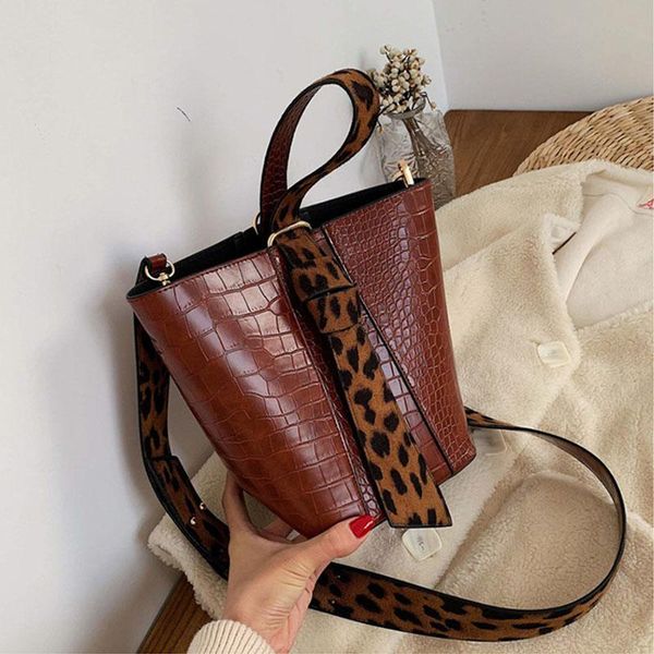 evening bags fashion leather women's shoulder women designer vintage leopard bucket handbag casual snakeskin pattern messenger
evening bags fashion leather women's shoulder women designer vintage leopard bucket handbag casual snakeskin pattern messenger