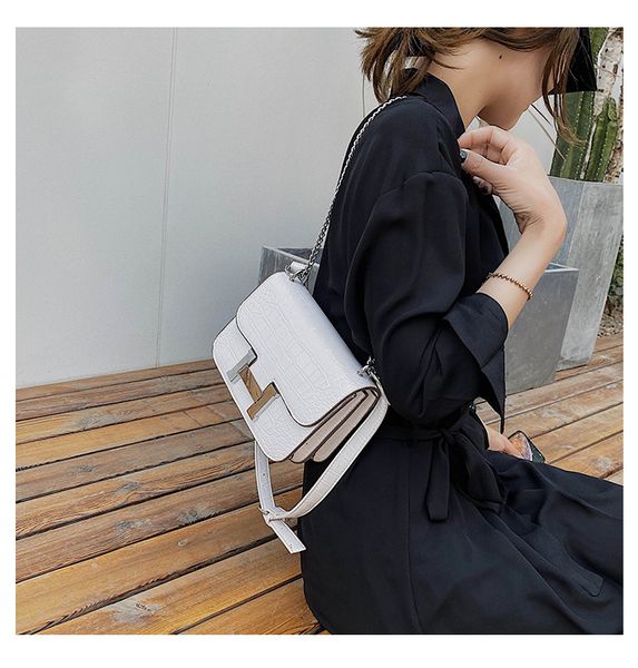 70% off factory store new trend lock small square crocodile pattern single shoulder messenger bag
70% off factory store new trend lock small square crocodile pattern single shoulder messenger bag