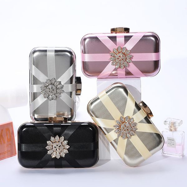 wedding clutch evening bag silver crystal women's purse with rhinestones luxury designer handbags chain crossbody bag zd2130
wedding clutch evening bag silver crystal women's purse with rhinestones luxury designer handbags chain crossbody bag zd2130
