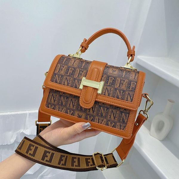 evening bags 2021 fashion all-match retro wide shoulder strap diagonal small square bag handbags women designer sac a main
evening bags 2021 fashion all-match retro wide shoulder strap diagonal small square bag handbags women designer sac a main