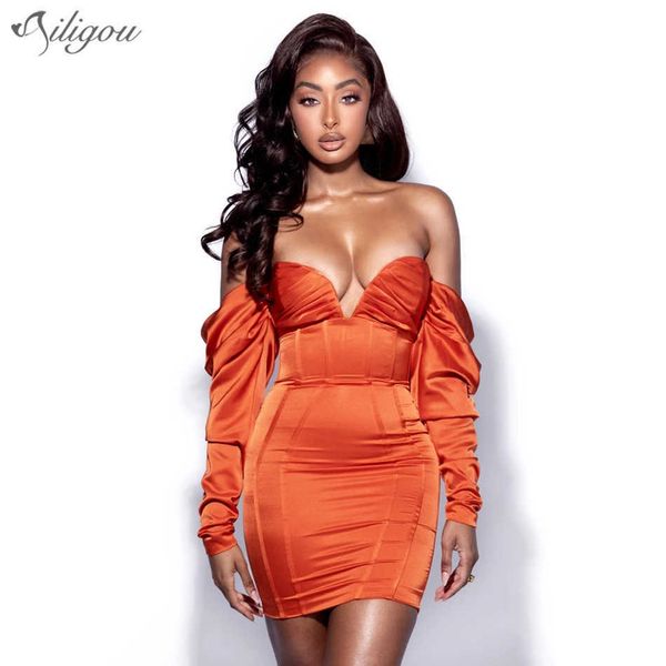 fashion red hanging v-neck strapless long sleeve mini corset dress women's party christmas vestido 210527, Black;gray
fashion red hanging v-neck strapless long sleeve mini corset dress women's party christmas vestido 210527, Black;gray