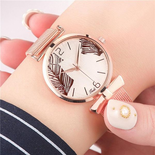 wristwatches 2021 ladies simple ins style dial rose gold metal mesh belt quartz watch geneva chasy, Slivery;brown
wristwatches 2021 ladies simple ins style dial rose gold metal mesh belt quartz watch geneva chasy, Slivery;brown