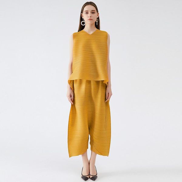 women's two piece pants miyake pleated 2021 summer original design pantsuit women loose sashes sleeveless t-shirt blouse wide-leg harem, White
women's two piece pants miyake pleated 2021 summer original design pantsuit women loose sashes sleeveless t-shirt blouse wide-leg harem, White
