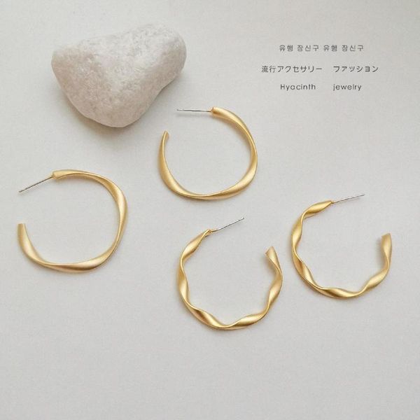 pair c-shaped hoop earrings european and american retro style woman jewelry south korea dongdaemun trendy & huggie, Golden;silver
pair c-shaped hoop earrings european and american retro style woman jewelry south korea dongdaemun trendy & huggie, Golden;silver