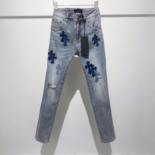 Autumn and winter 2021 fashion brand new casual jeans crosin hole cross leather embroidery men C6E8, Light blue
Autumn and winter 2021 fashion brand new casual jeans crosin hole cross leather embroidery men C6E8, Light blue