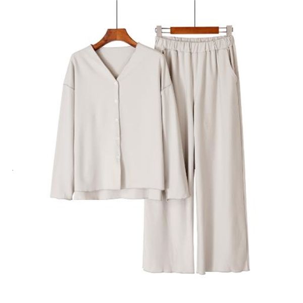 women's sleepwear warm sleepwear set autumn winter pyjamas women cotton velvet ladies pajamas loose casual home clothes 2020 pijama fem, Black;red
women's sleepwear warm sleepwear set autumn winter pyjamas women cotton velvet ladies pajamas loose casual home clothes 2020 pijama fem, Black;red