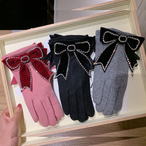 five fingers gloves bow warm black rhinestone big temperament female finger glove comfortable luxury personality outdoor travel guantes, Blue;gray
five fingers gloves bow warm black rhinestone big temperament female finger glove comfortable luxury personality outdoor travel guantes, Blue;gray