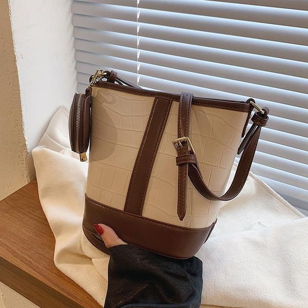 shoulder bags niche design bag 2021 female autumn messenger high fashion 2in1 bucket width: 22cm
shoulder bags niche design bag 2021 female autumn messenger high fashion 2in1 bucket width: 22cm