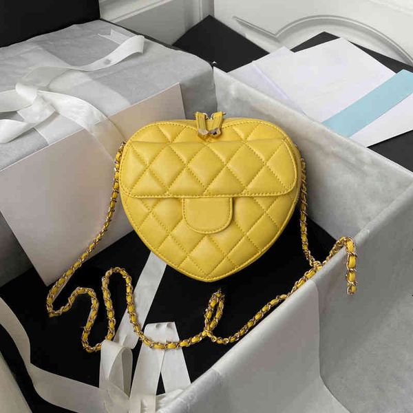 ladies fashion daily trend diamond heart-shaped leather shoulder bag
ladies fashion daily trend diamond heart-shaped leather shoulder bag