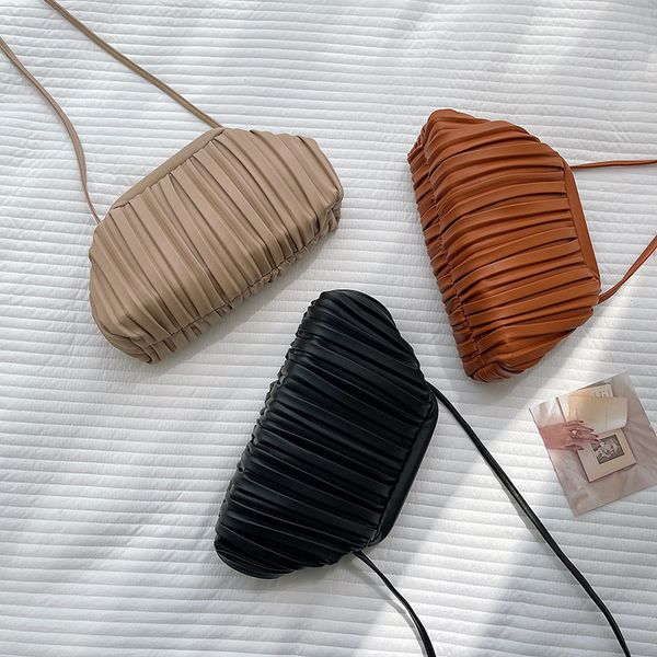 new fashion niche single shoulder messenger fold soft face clip dumpling bag popular pleated cloud bag girl
new fashion niche single shoulder messenger fold soft face clip dumpling bag popular pleated cloud bag girl