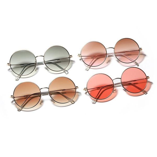 retro round frame fashion show multi - colored women's sunglasses, White;black
retro round frame fashion show multi - colored women's sunglasses, White;black