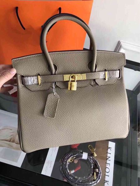 2021 litchi pattern lock hard handle leisure inner patch solid color elephant gray horizontal square women's bag7ono
2021 litchi pattern lock hard handle leisure inner patch solid color elephant gray horizontal square women's bag7ono
