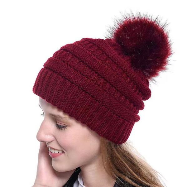 beanies men's and women's autumn winter warm knitted hats thickened simple casual wild fashion solid color stitching hair ball
beanies men's and women's autumn winter warm knitted hats thickened simple casual wild fashion solid color stitching hair ball
