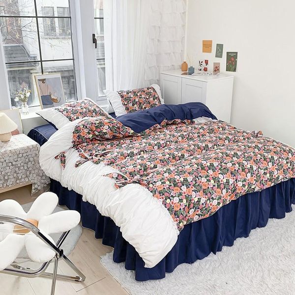 girls bedding set vintage rose floral printed duvet cover with exquisite lovely white pleated design and ruffle style bedskirt sets
girls bedding set vintage rose floral printed duvet cover with exquisite lovely white pleated design and ruffle style bedskirt sets