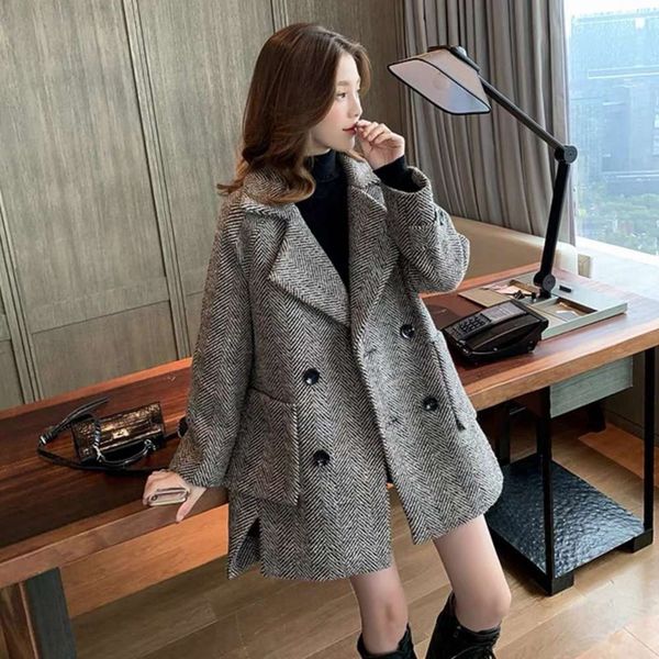 autumn and winter suit collar cotton thickened medium long double breasted woolen coat women's, Black;brown
autumn and winter suit collar cotton thickened medium long double breasted woolen coat women's, Black;brown