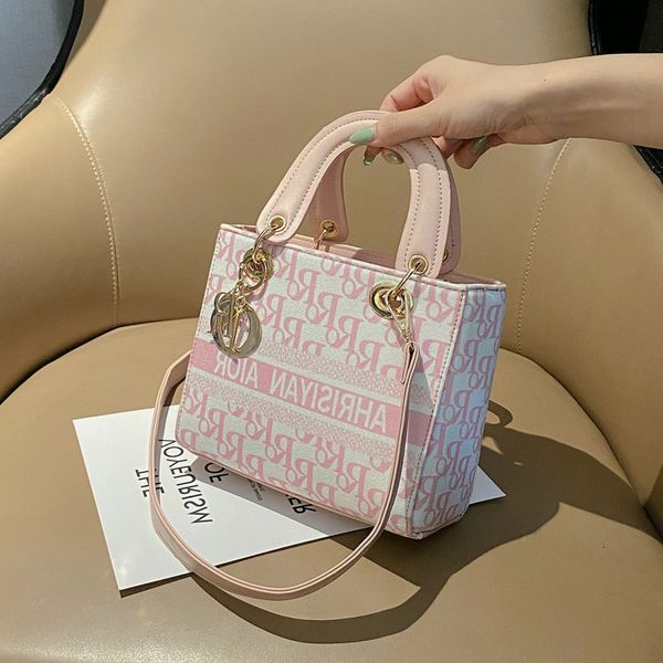 hand women's 2021 embroidered new diana foreign style fashion single shoulder trend letter messenger bag
hand women's 2021 embroidered new diana foreign style fashion single shoulder trend letter messenger bag
