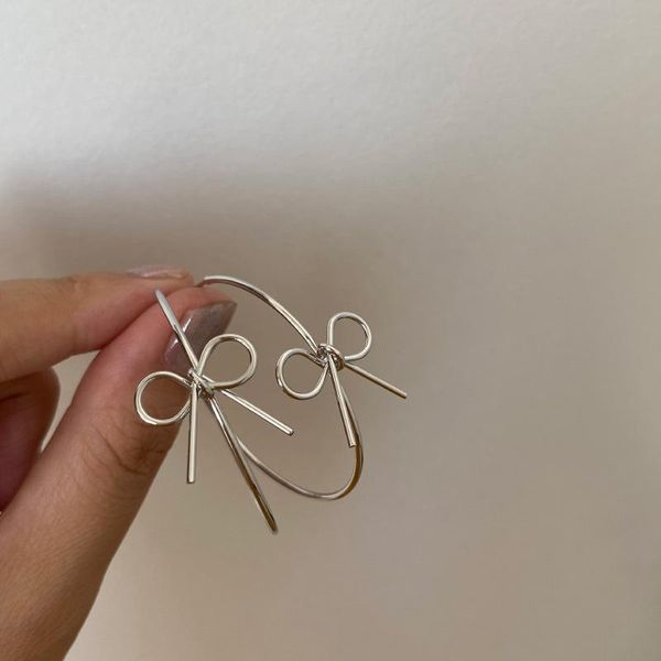 hoop & huggie aomu s925 fashion sweet silver color bow c-shaped metal earrings cute exaggerate geometric big for women jewelry, Golden;silver
hoop & huggie aomu s925 fashion sweet silver color bow c-shaped metal earrings cute exaggerate geometric big for women jewelry, Golden;silver