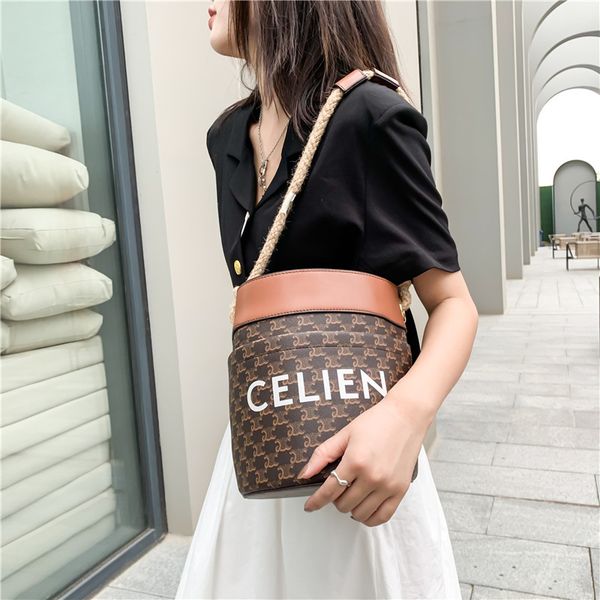 fashion temperament women's 2021 new hemp rope old flower bucket armpit one shoulder hand bag fashion
fashion temperament women's 2021 new hemp rope old flower bucket armpit one shoulder hand bag fashion