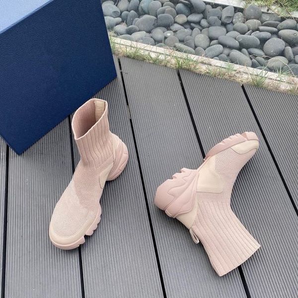 2021 autumn and winter new down boots fashion temperament warm women's shoes temperament all kinds of comfortable, Black
2021 autumn and winter new down boots fashion temperament warm women's shoes temperament all kinds of comfortable, Black