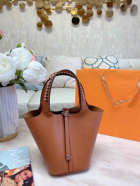2020 new designer handbag quality luxury handbag famous brand designer handbag ladies bag diagonal bag fashion leather shoulder bag 223
2020 new designer handbag quality luxury handbag famous brand designer handbag ladies bag diagonal bag fashion leather shoulder bag 223