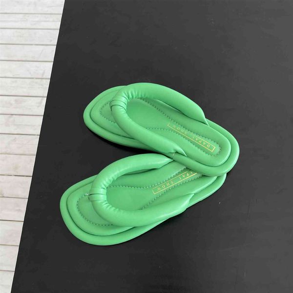 80% off shoes flat flip-flops, new type of soft slippers with thick loops, casual shoes soles for women, Black
80% off shoes flat flip-flops, new type of soft slippers with thick loops, casual shoes soles for women, Black