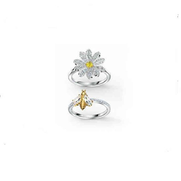 rings the simple and elegant love magic daisy shaped ring set of shi family gives a gift to his girlfriend, Silver
rings the simple and elegant love magic daisy shaped ring set of shi family gives a gift to his girlfriend, Silver