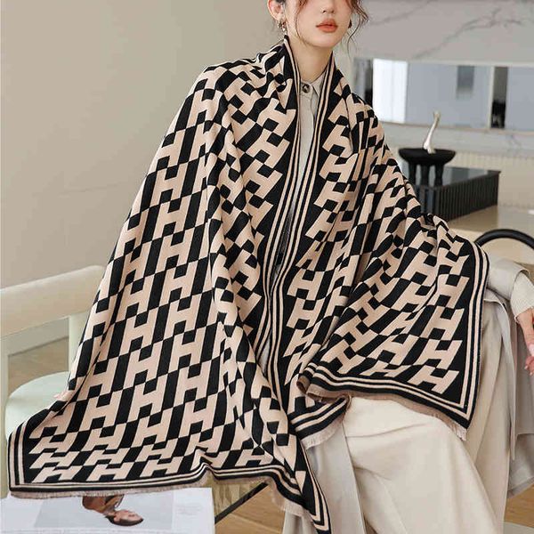 the new design korean autumn and winter new letter h fashion warm scarf dual-purpose imitation cashmere air conditioning shawl student bib, Blue;gray
the new design korean autumn and winter new letter h fashion warm scarf dual-purpose imitation cashmere air conditioning shawl student bib, Blue;gray