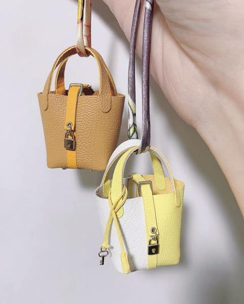 keychains fashion designer leather bag charm luxury mini picotin lock handbag pedant brand real cow keychain cute keyring, Silver
keychains fashion designer leather bag charm luxury mini picotin lock handbag pedant brand real cow keychain cute keyring, Silver