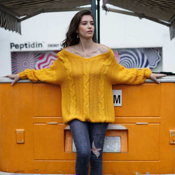 autumn and winter long-sleeved sweater women's fashion solid color loose large size pullover 210527, White;black
autumn and winter long-sleeved sweater women's fashion solid color loose large size pullover 210527, White;black