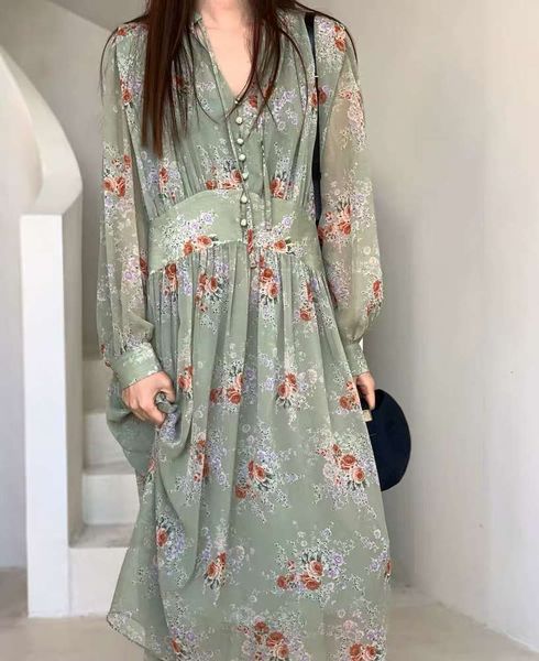 spring and summer 2021 new korean east gate mori's tender temperament button floral dress, Black;gray
spring and summer 2021 new korean east gate mori's tender temperament button floral dress, Black;gray