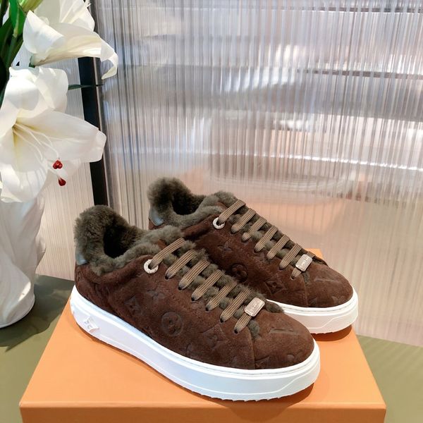 2021 new luxury women's shoes r comfortable brand casual lace-up winter padded sneakers, Red;white
2021 new luxury women's shoes r comfortable brand casual lace-up winter padded sneakers, Red;white
