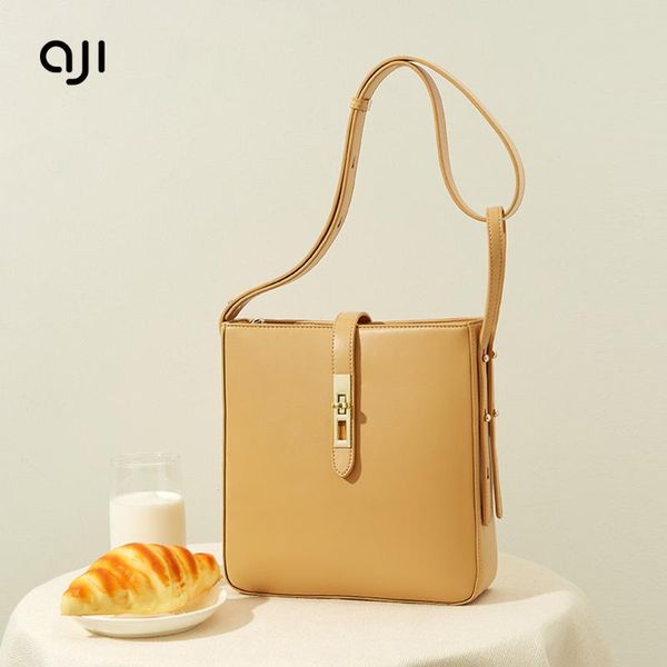 original design women shoulder bag crossbody handbag elegant square pu a5877 cross body
original design women shoulder bag crossbody handbag elegant square pu a5877 cross body