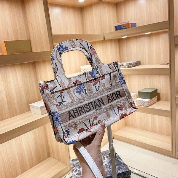 2022 latest handbag factory store popular summer portable square atmospheric canvas one shoulder
2022 latest handbag factory store popular summer portable square atmospheric canvas one shoulder