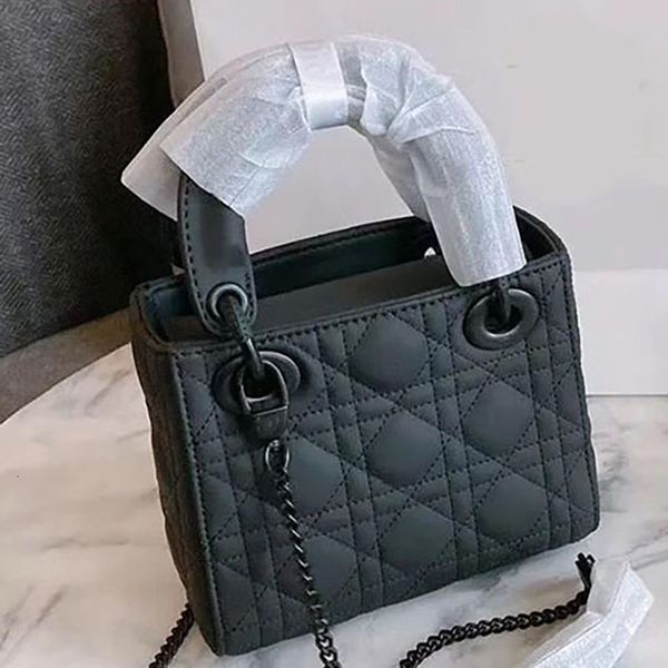 2021 fashion handbag classic three compartments small size shoulder ladies trendy crossbody bag shopping bag., Red;black
2021 fashion handbag classic three compartments small size shoulder ladies trendy crossbody bag shopping bag., Red;black