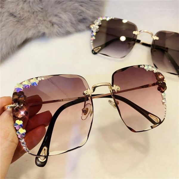 fashion oversized rimless sunglasses women famous design diamond square sun glasses for female, White;black
fashion oversized rimless sunglasses women famous design diamond square sun glasses for female, White;black