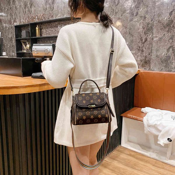 2022 factory wholesale new portable one shoulder messenger ins fashion net red popular versatile autumn and winter women's bag
2022 factory wholesale new portable one shoulder messenger ins fashion net red popular versatile autumn and winter women's bag
