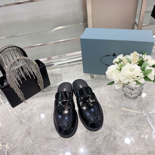 2021 designer shoes soft cowhide loafers rubber platform sneakers black shiny leather slipper chunky round head sneaker thick bottom shoe
2021 designer shoes soft cowhide loafers rubber platform sneakers black shiny leather slipper chunky round head sneaker thick bottom shoe