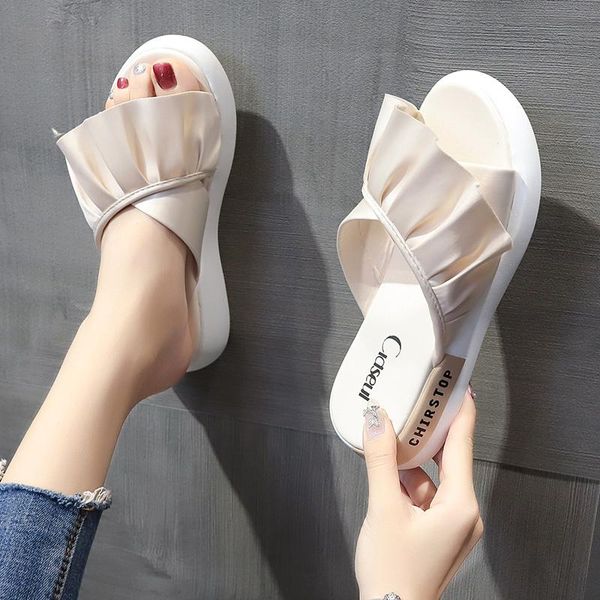 shoes woman 2021 house slippers platform loafers pantofle on a wedge luxury slides med soft designer flat rubber fashion cas, Black
shoes woman 2021 house slippers platform loafers pantofle on a wedge luxury slides med soft designer flat rubber fashion cas, Black