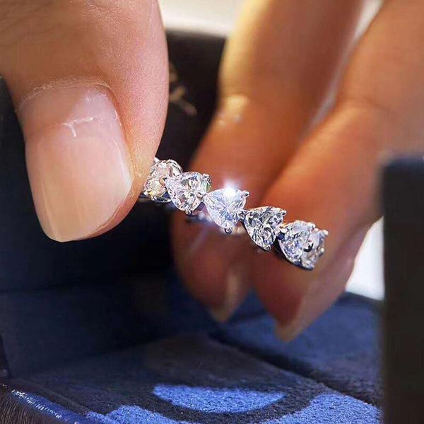 continuous heart shape zircon wedding rings for women luxury silver plated female bride jewelry party valentine gifts cluster, Golden;silver
continuous heart shape zircon wedding rings for women luxury silver plated female bride jewelry party valentine gifts cluster, Golden;silver