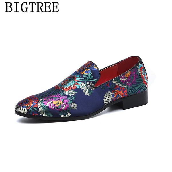 dress shoes loafers men formal embroidery coiffeur wedding classic elegant sepatu slip on pria big size mbon, Black
dress shoes loafers men formal embroidery coiffeur wedding classic elegant sepatu slip on pria big size mbon, Black