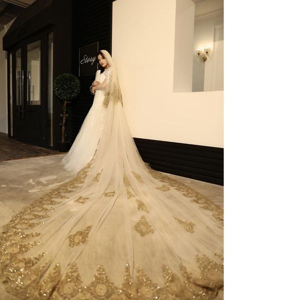 bridal veils gold lace edge luxury cathedral wedding veil accessories long velos de novia 3m width 3.5m lengh, Black
bridal veils gold lace edge luxury cathedral wedding veil accessories long velos de novia 3m width 3.5m lengh, Black