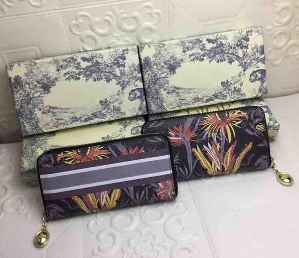 2021 lady wallets fashion women card holders purse classic wallet multi-function multi-card letter pattern hand bag with box, Red;black
2021 lady wallets fashion women card holders purse classic wallet multi-function multi-card letter pattern hand bag with box, Red;black