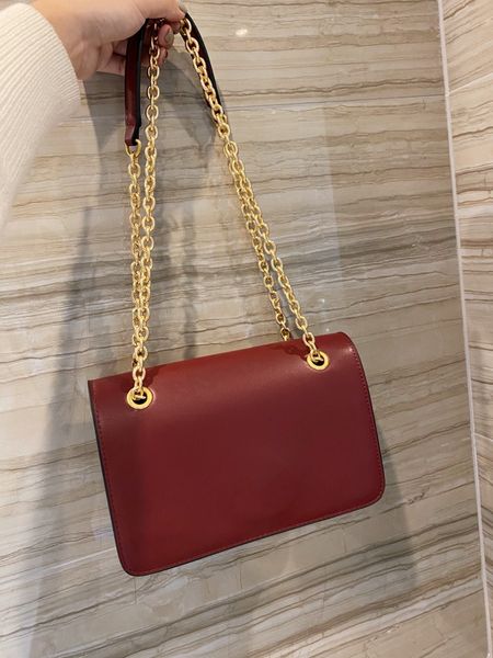 alatest chain package bag size moderate imported fabrics bags feel is good fashionable joker wholesale handbags luxury designers
alatest chain package bag size moderate imported fabrics bags feel is good fashionable joker wholesale handbags luxury designers