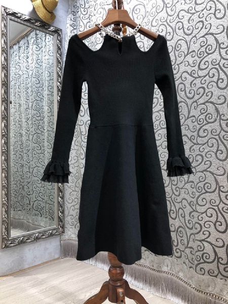 capris sweater 2021 spring autumn knitwear women beading hollow out flare sleeve casual black knitted, Black;gray
capris sweater 2021 spring autumn knitwear women beading hollow out flare sleeve casual black knitted, Black;gray
