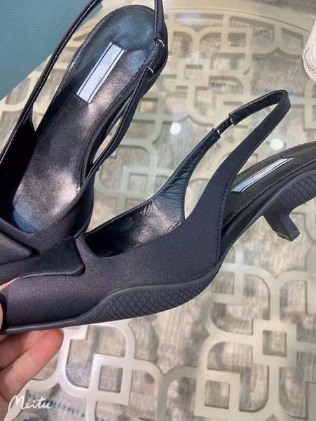 fashion designer dress shoes high heels 3cm imported silk fabric anti-skid outsole 35-40, Black
fashion designer dress shoes high heels 3cm imported silk fabric anti-skid outsole 35-40, Black