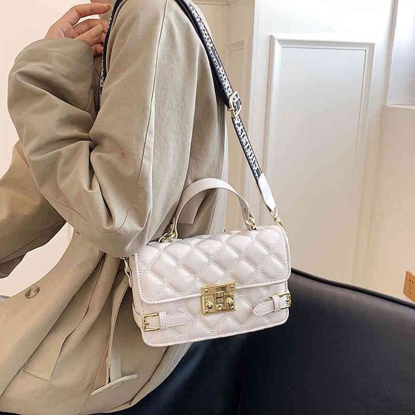 2022 factory outlet one shoulder messenger bag fashion female summer lingge small square korean leisure foreign style box bag grjv
2022 factory outlet one shoulder messenger bag fashion female summer lingge small square korean leisure foreign style box bag grjv