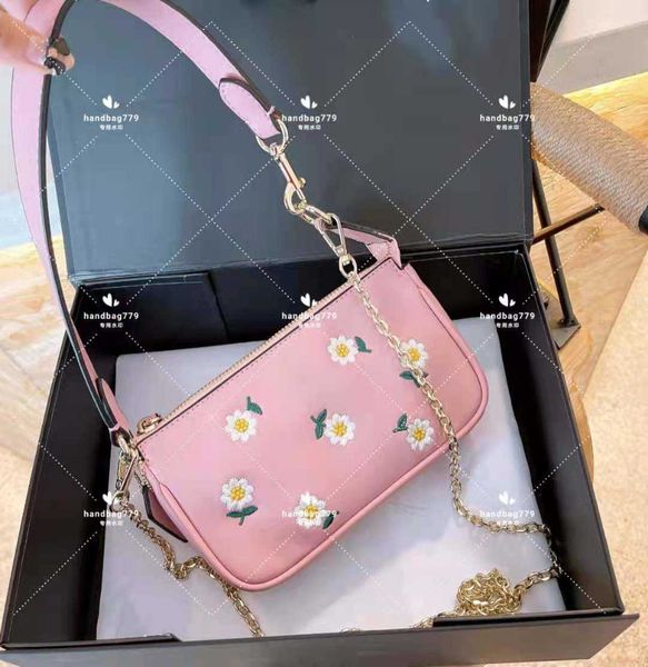 designer luxury bag graphic design ladies embroidered daisy mahjong bag chain leather straps large capacity metal pattern small fresh style
designer luxury bag graphic design ladies embroidered daisy mahjong bag chain leather straps large capacity metal pattern small fresh style
