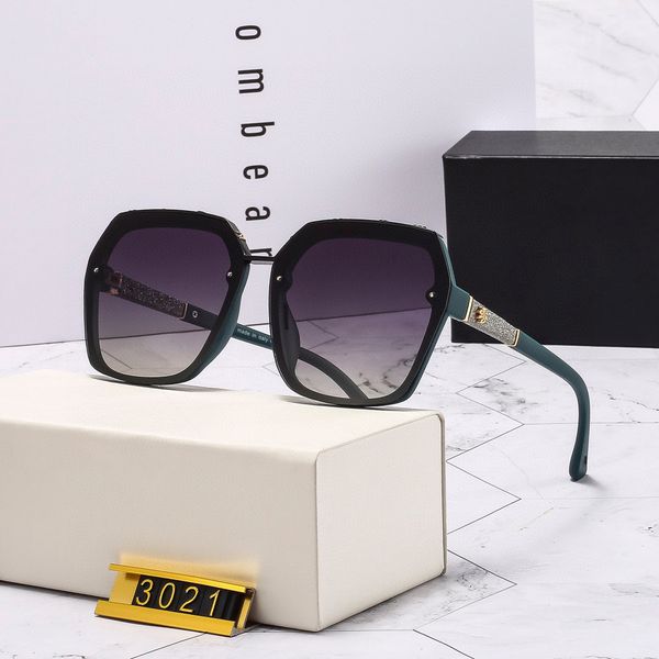 2021 new women's polarizing floret sunglasses, fashionable big frame, thin face and gradual change glasses, White;black
2021 new women's polarizing floret sunglasses, fashionable big frame, thin face and gradual change glasses, White;black